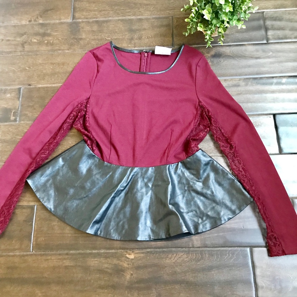 NWOT [Romeo & Juliet Couture] Lace Peplum Top